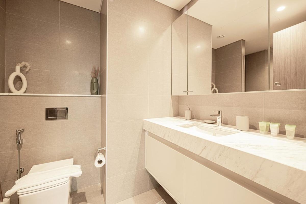 Apartment Fabulous 2br With Burj Khalifa And Fountain Views - 5-min Walk To Mall And Souk Al Bahar
