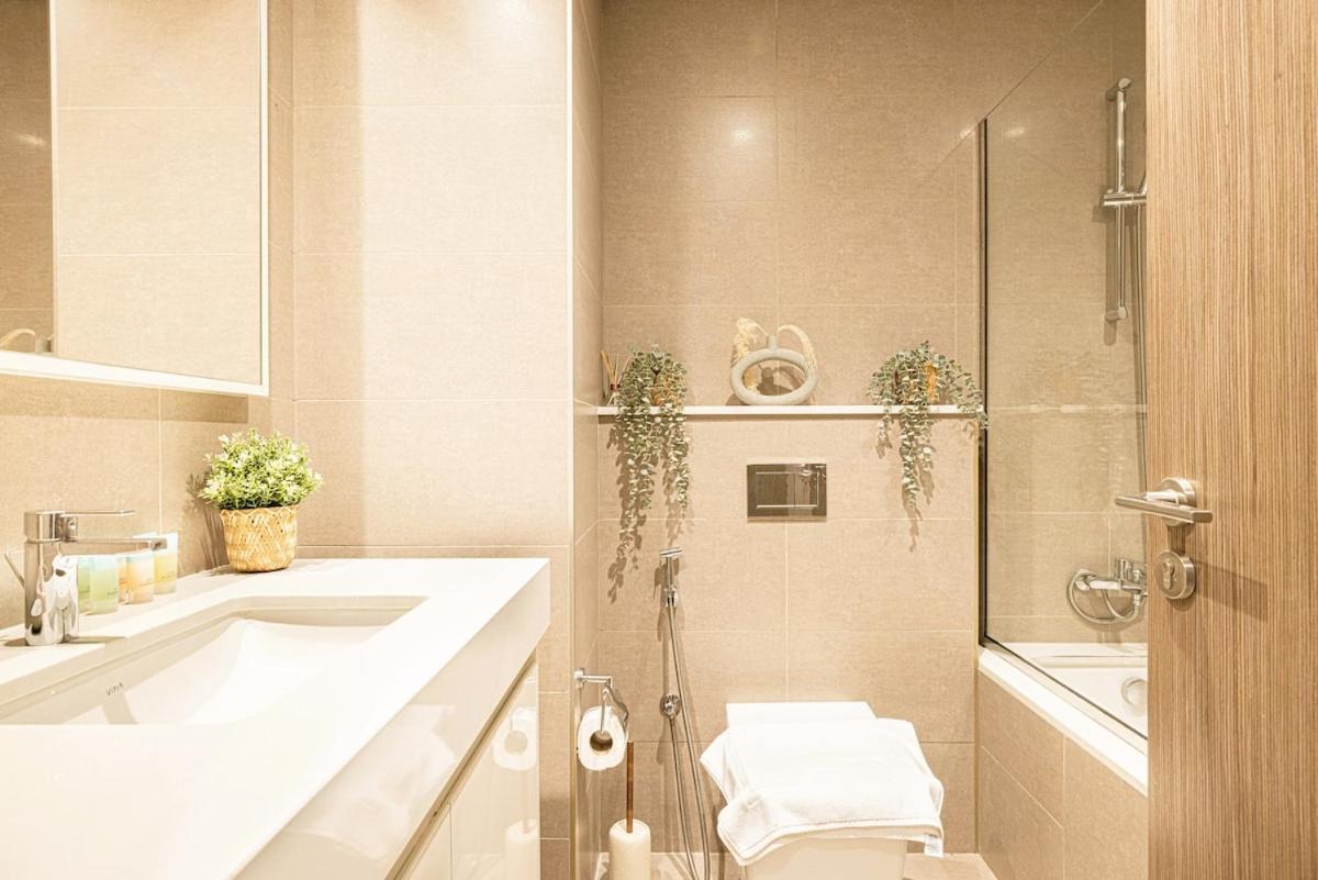 Fabulous 2br With Burj Khalifa And Fountain Views - 5-min Walk To Mall And Souk Al Bahar Apartment Dubai